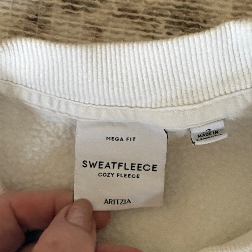 Aritzia Cropped Sweatshirt - Picture 3 of 4